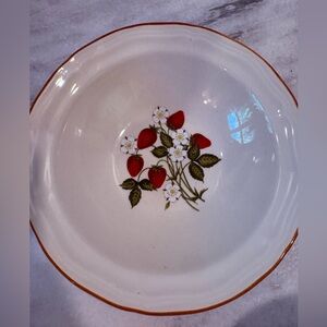 4 vintage Gibson strawberry bowls